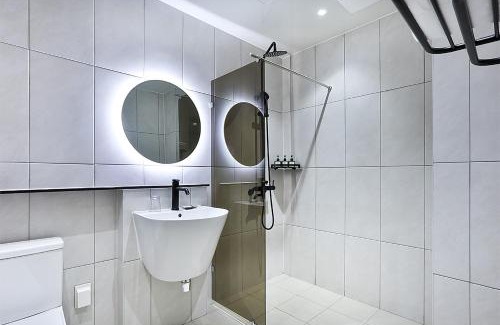 Gumi Hotel | Brown Dot Gumi Okgye