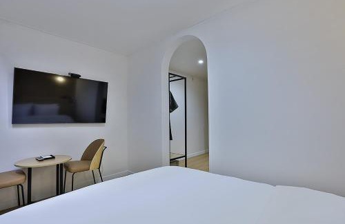 Gumi Hotel | Brown Dot Gumi Okgye