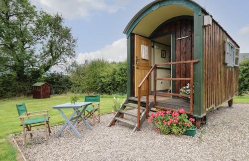 Llanfihangel Tal-y-llyn House | Brown Hare Shepherds Hut