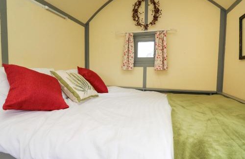 Llanfihangel Tal-y-llyn House | Brown Hare Shepherds Hut