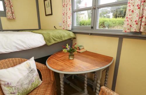 Llanfihangel Tal-y-llyn House | Brown Hare Shepherds Hut