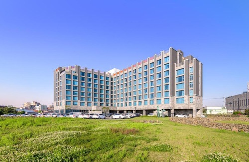 Seongsan Hotel | Brown Suites Hotel and Resort