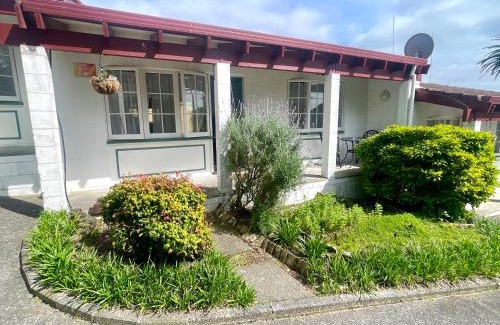 Browns Bay Hotel | Browns Bay Olive Tree - Pet Friendly Family Apartment