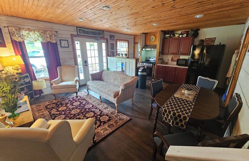 Mount Nebo Cabin | Brownstone Mill by the Pond