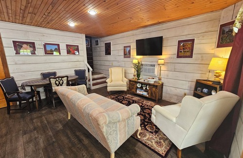 Mount Nebo Cabin | Brownstone Mill by the Pond