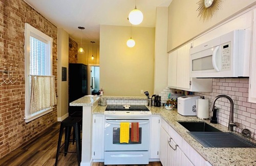 Bisbee Hotel | Brownstone Patio Suite-Historic Building in the Heart of Historic Downtown Bisbee