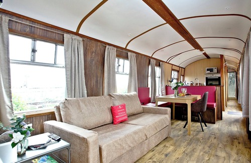 Dawlish Warren Ski Chalet | Brunel Boutique Railway Carriage 3