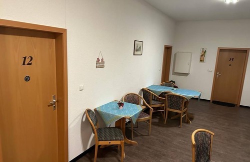 Bauschheim Apartment | Brunnenstrasse Twin rooms