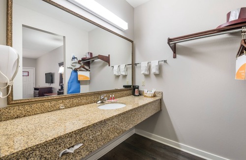 Bryant Hotel | Bryant Inn & Suites