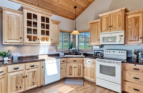 Panguitch Cabin | Bryce Canyon Retreat, Awesome Paunsaugaunt cabin - Incredible views on private l