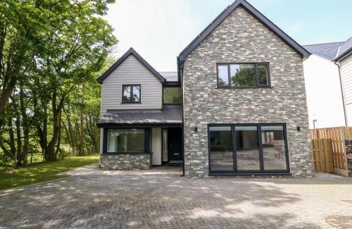 Malltraeth House | Bryn Aber