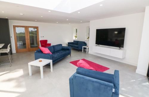 Malltraeth House | Bryn Aber