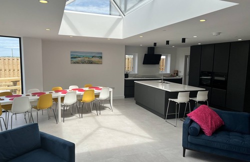 Malltraeth House | BRYN ABER, family friendly, luxury holiday cottage in Newborough