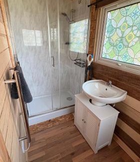 Port Talbot Cabin | Bryn Bettws Lodge