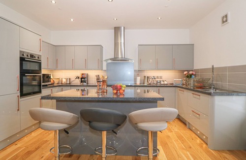 Menai Bridge Apartment | BRYN MEL APARTMENT in Glyngarth