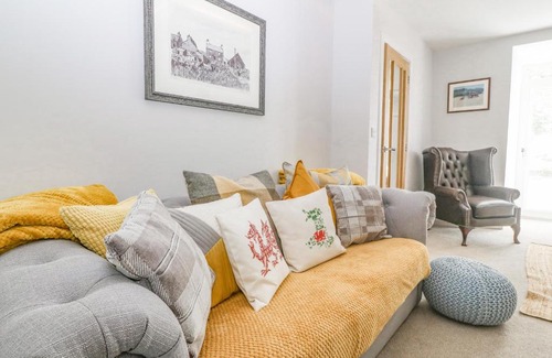 Malltraeth House | Bryn Tirion