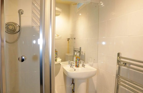 Colwyn Bay Bed & Breakfast | Bryn Woodlands House
