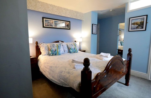 Colwyn Bay Bed & Breakfast | Bryn Woodlands House
