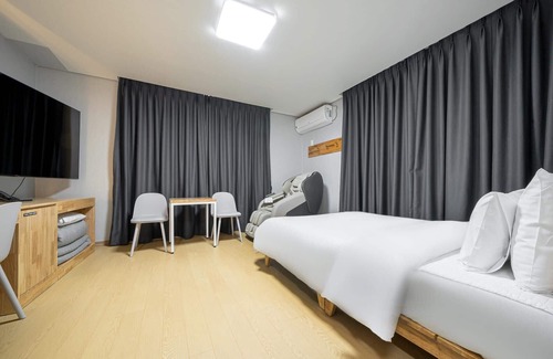 Chungmak-tong Hotel | Buan Chaeseokgang Beach Hotel