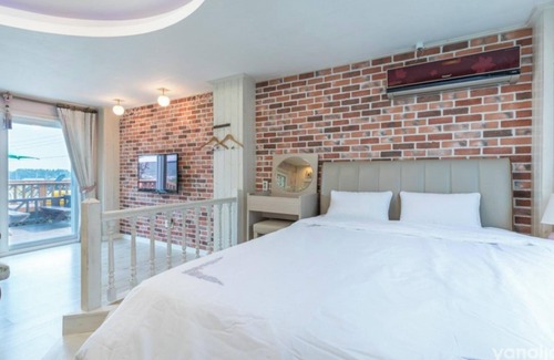 Byeonsan House | Buan Flora Pension