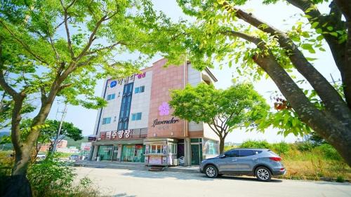 Chungmak-tong House | Buan Lavender Pension