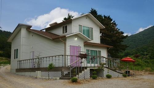 Byeonsan House | Buan Mookbang Sandle Gookhwa Pension