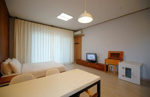 Byeonsan House | Buan Ravich pet Friendly Pension