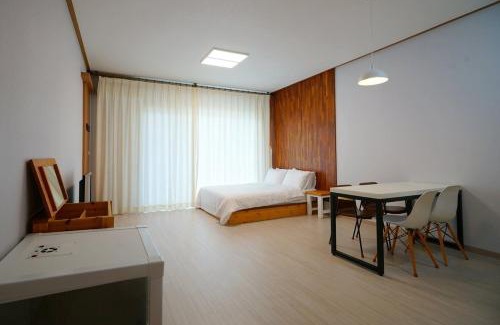 Byeonsan House | Buan Ravich pet Friendly Pension