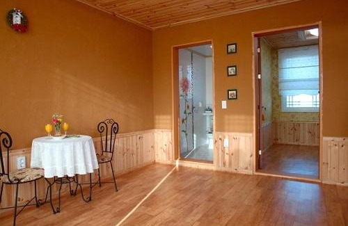 Surak-tong House | Buan Solseom House Pension