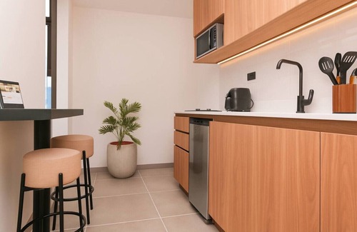 San Diego Apartment | Bubble & Boardroom – Jacuzzi Apt for Remote Life