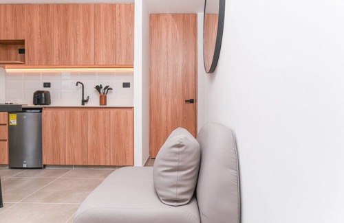 San Diego Apartment | Bubble & Boardroom – Jacuzzi Apt for Remote Life