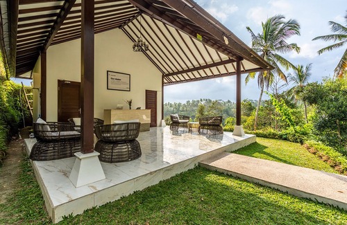 Tampaksiring RV Rental | Bubble Hotel Bali Ubud - Glamping