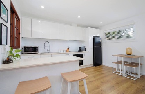 Merewether Apartment | Buchanan Hideout Cosy Bungalow by Merewether Beach