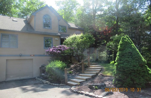Buck Hill Falls Villa | Buck Hill Falls home sits on golf course