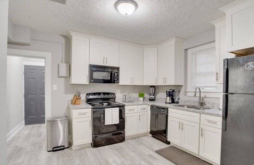 Buckroe Beach House | Buckroe Beach Hideaway - Walk to the Beach!