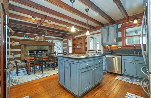 Purcellville House | Buckskin Manor - Historic, Pool, 66 Acre Vineyard