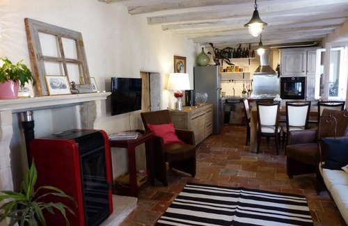 Vicq Cottage | Bucolic Charm: Renovated Farmhouse for Families