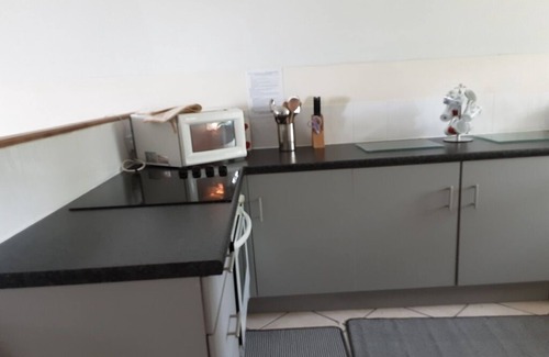 Kilkhampton Cabin | Bude 2 bed detached holiday lodge sleeps 5, kilkhampton Cornwall dog welcome .
