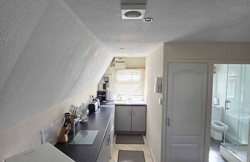 Kilkhampton Cabin | Bude 2 bed detached holiday lodge sleeps 5, kilkhampton Cornwall dog welcome .