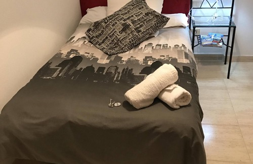 Maspalomas Apartment | Budget single room with share bath