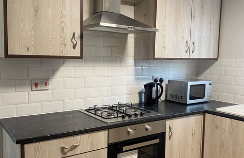 Wolverhampton House | Budget En-suite in Wolverhampton/Birmingham Rd, situated in a quiet neighborhood