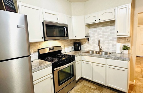 Shearer Hills - Ridgeview House | Budget Friendly, Everything Nearby, Quiet, Safe & Specious Home, 1Bed/1Bath.