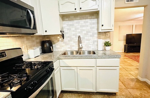 Shearer Hills - Ridgeview House | Budget Friendly, Everything Nearby, Quiet, Safe & Specious Home, 1Bed/1Bath.