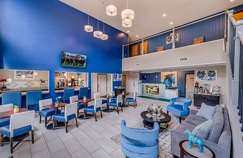 Lexington House | Budget-Friendly Property, Free Breakfast, Free Parking, Pool