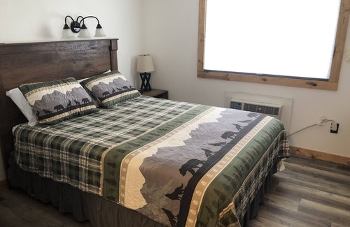 Deadwood Hotel | Budget Friendly Room 110 - Pet Friendly