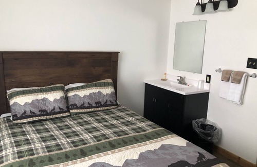 Deadwood Hotel | Budget Friendly Room 112 - Pet Friendly