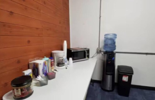 South Loop Hotel | Budget-Friendly Stay and Free Coffee | Downtown