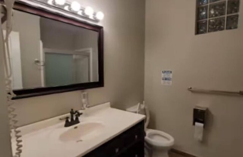 South Loop Hotel | Budget-Friendly Stay and Free Coffee | Downtown