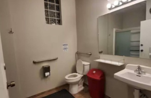 South Loop Hotel | Budget-Friendly Stay and Free Coffee | Downtown