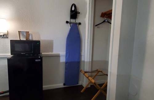 Little Rock Hotel | Budget Host Inn- Medical Center